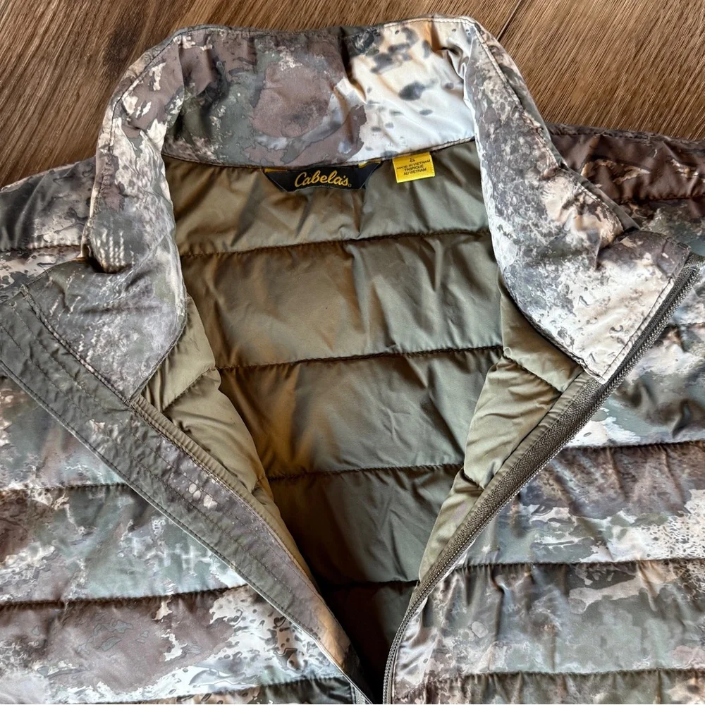 Cabela’s 3M Thinsulate Featherless Camo Vest Size Large
